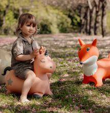 Laden Sie das Bild in den Galerie-Viewer, JUMPING ANIMAL - LUNA THE UNICORN