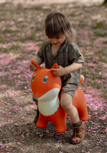 Laden Sie das Bild in den Galerie-Viewer, JUMPING ANIMAL - LELA THE FOX