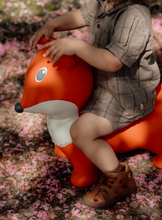 Laden Sie das Bild in den Galerie-Viewer, JUMPING ANIMAL - LELA THE FOX