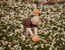 Laden Sie das Bild in den Galerie-Viewer, LARGE SENSORY BALL - MOSS GREEN