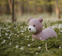 Laden Sie das Bild in den Galerie-Viewer, JUMPING ANIMAL - MAYA THE BEAR