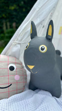 Laden Sie das Bild in den Galerie-Viewer, JUMPING ANIMAL - THUMPER THE RABBIT