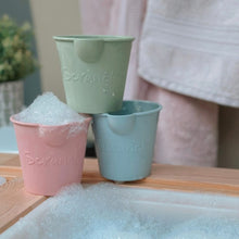 Laden Sie das Bild in den Galerie-Viewer, SCRUNCH – BADEEIMER 3ER-SET –  SAGE GREEN, DUSTY ROSE, DUCK EGG BLUE