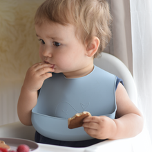 Laden Sie das Bild in den Galerie-Viewer, BIB WHALE BLUE SKY – BABY