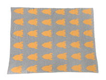Laden Sie das Bild in den Galerie-Viewer, KNITTED ORGANIC BLANKET – MUSTARD