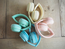 Laden Sie das Bild in den Galerie-Viewer, WIRELESS HEADSET – MINT GREEN