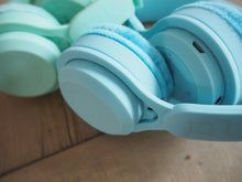 Laden Sie das Bild in den Galerie-Viewer, WIRELESS HEADSET – SKY BLUE