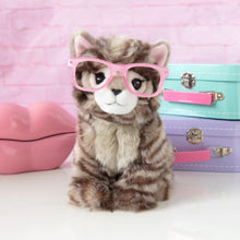 Laden Sie das Bild in den Galerie-Viewer, STUDIO PETS PLUSH – PAIGE (23 CM)