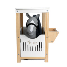 Laden Sie das Bild in den Galerie-Viewer, STABLE FOR A SMALL HORSE
