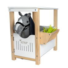 Laden Sie das Bild in den Galerie-Viewer, STABLE FOR A SMALL HORSE
