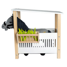Laden Sie das Bild in den Galerie-Viewer, STABLE FOR A SMALL HORSE
