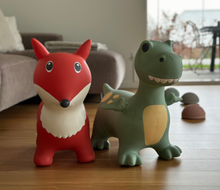 Laden Sie das Bild in den Galerie-Viewer, JUMPING ANIMAL - DEXTER THE DINO
