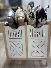 Laden Sie das Bild in den Galerie-Viewer, HORSE BOX FOR 4 HOBBY HORSES

