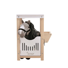 Laden Sie das Bild in den Galerie-Viewer, STABLE FOR A SMALL HORSE
