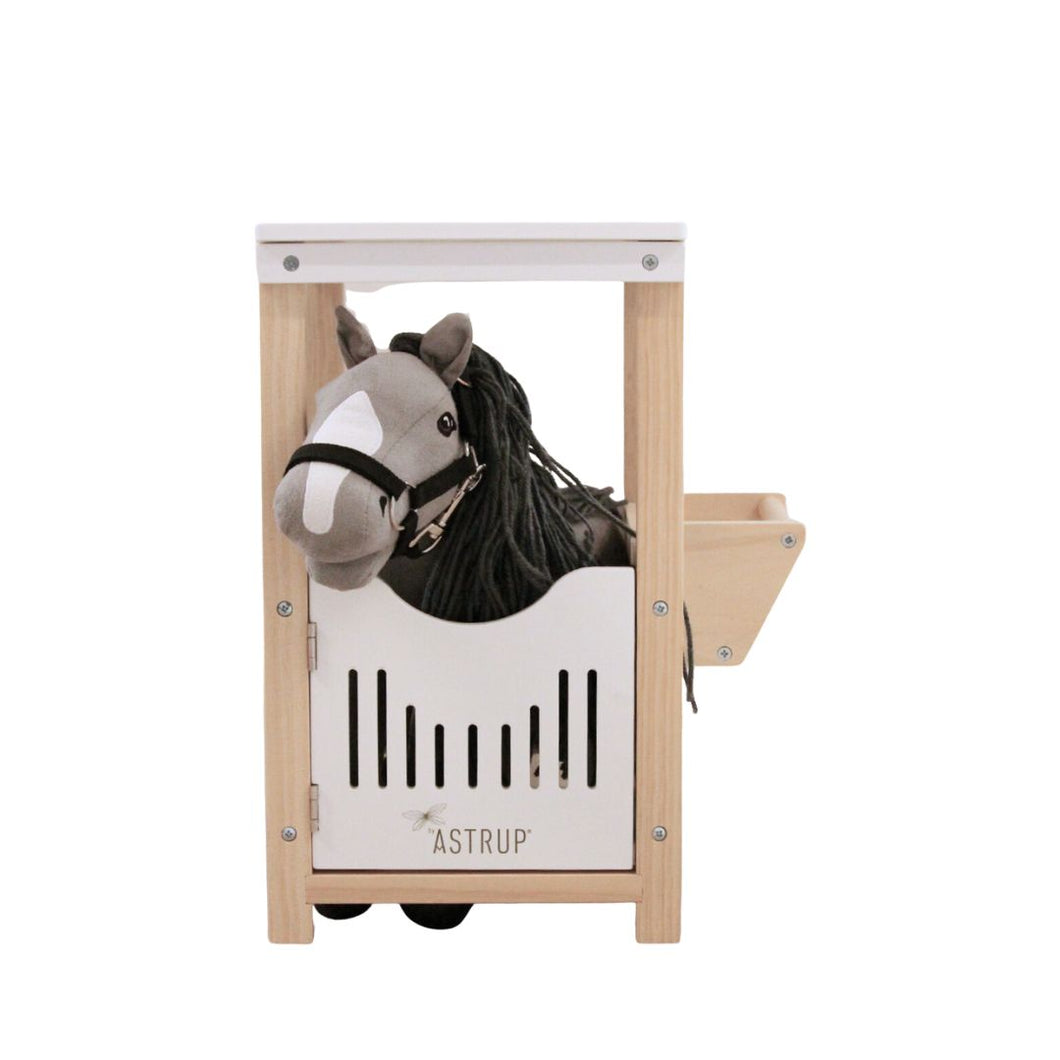 STABLE FOR A SMALL HORSE