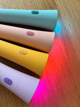 Laden Sie das Bild in den Galerie-Viewer, FLASHLIGHT - DIMMBARE FARBWECHSEL TASCHENLAMPE - BLUE

