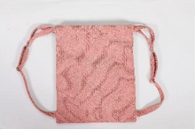 Laden Sie das Bild in den Galerie-Viewer, DRAWSTRING BAG
