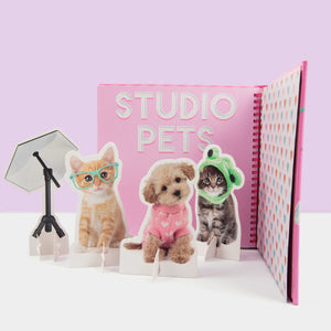 STUDIO PETS – STAND-UP-BOOK