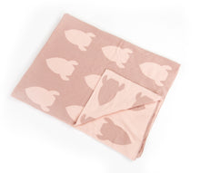 Laden Sie das Bild in den Galerie-Viewer, KNITTED ORGANIC BLANKET – PINK
