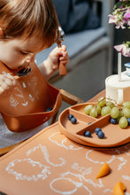 Laden Sie das Bild in den Galerie-Viewer, PLATE W/ SUCTION – VANILLA

