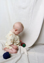 Laden Sie das Bild in den Galerie-Viewer, SENSORY TOY NATURAL RUBBER – BLACKBERRY
