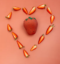 Laden Sie das Bild in den Galerie-Viewer, SENSORY TOY NATURAL RUBBER – STRAWBERRY
